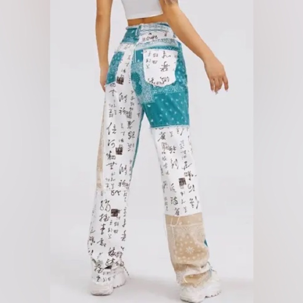 NWT White patchwork pattern high waisted white leg jeans